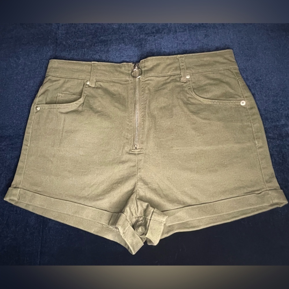 Shorts Zip Front Olive Green Shorts by Forever 21 O Ring Zip front Shorts ๐